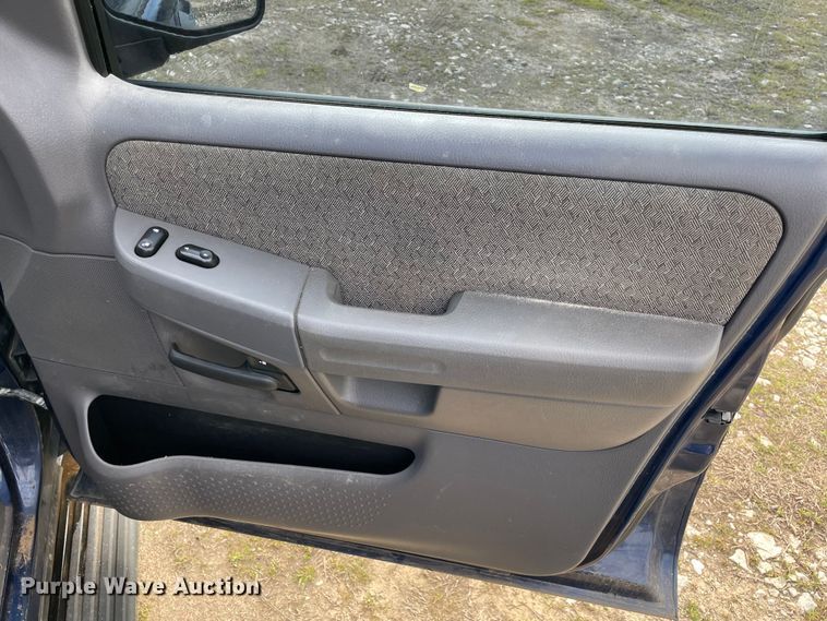 image for item MM9439 2004 Ford Explorer  SUV