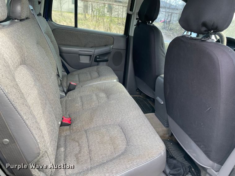 image for item MM9439 2004 Ford Explorer  SUV