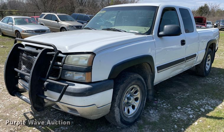 image for item MM9450 2005 Chevrolet Silverado 1500  Ext. Cab pickup truck