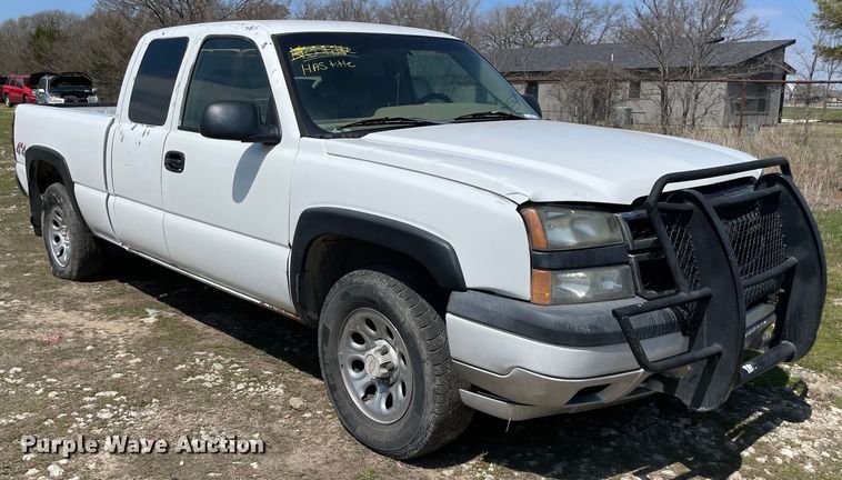 image for item MM9450 2005 Chevrolet Silverado 1500  Ext. Cab pickup truck