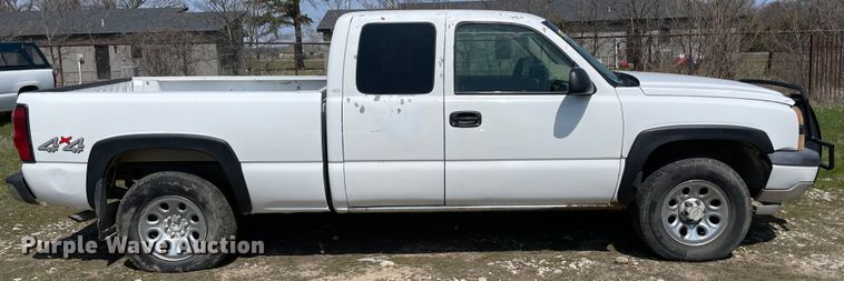 image for item MM9450 2005 Chevrolet Silverado 1500  Ext. Cab pickup truck