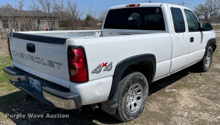 image for item MM9450 2005 Chevrolet Silverado 1500  Ext. Cab pickup truck