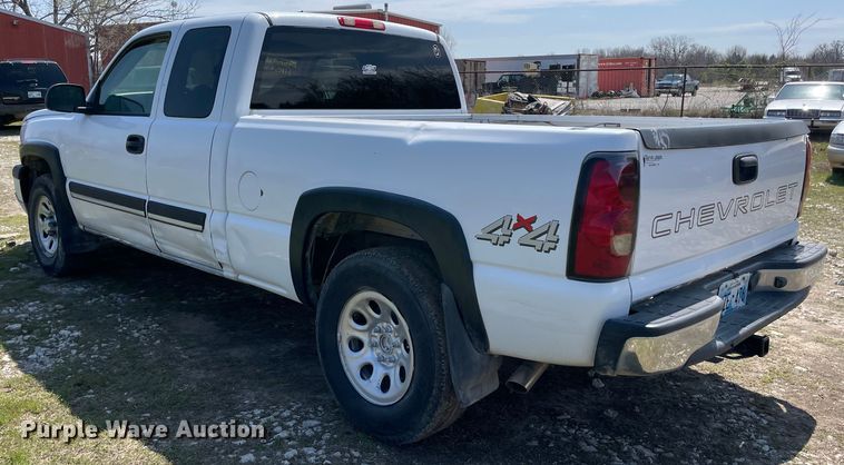 image for item MM9450 2005 Chevrolet Silverado 1500  Ext. Cab pickup truck