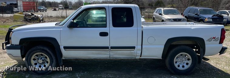 image for item MM9450 2005 Chevrolet Silverado 1500  Ext. Cab pickup truck