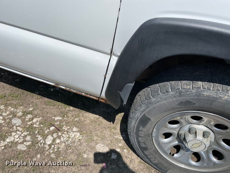 image for item MM9450 2005 Chevrolet Silverado 1500  Ext. Cab pickup truck