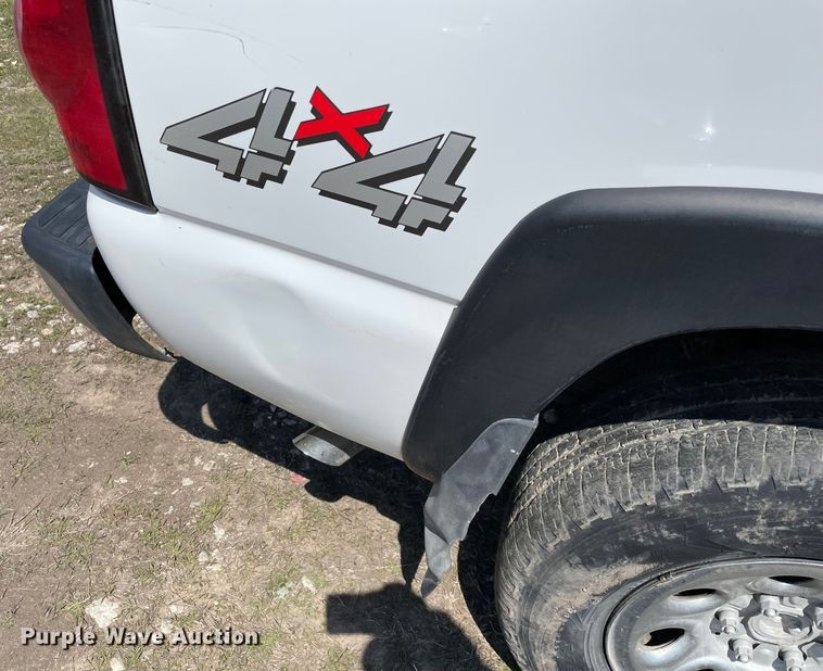 image for item MM9450 2005 Chevrolet Silverado 1500  Ext. Cab pickup truck