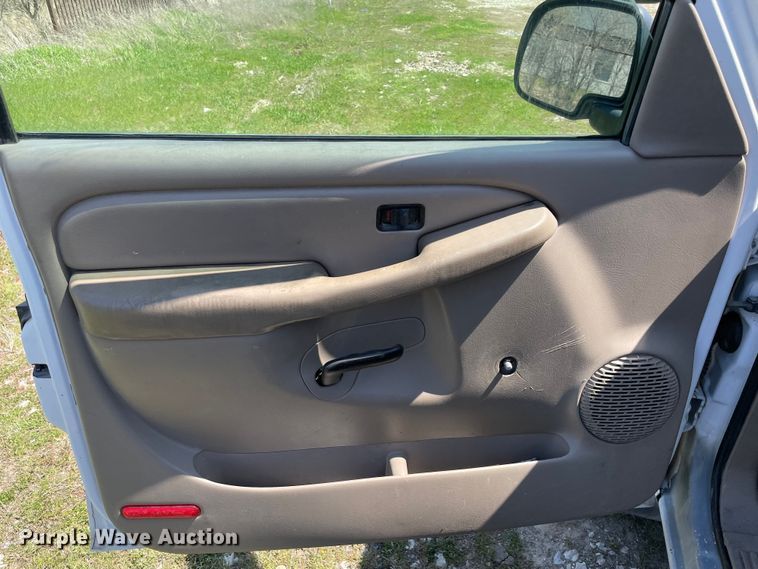 image for item MM9450 2005 Chevrolet Silverado 1500  Ext. Cab pickup truck