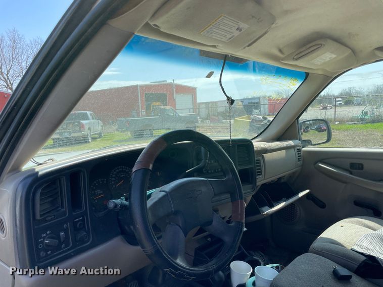 image for item MM9450 2005 Chevrolet Silverado 1500  Ext. Cab pickup truck