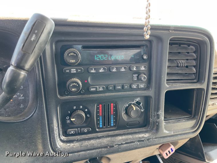 image for item MM9450 2005 Chevrolet Silverado 1500  Ext. Cab pickup truck