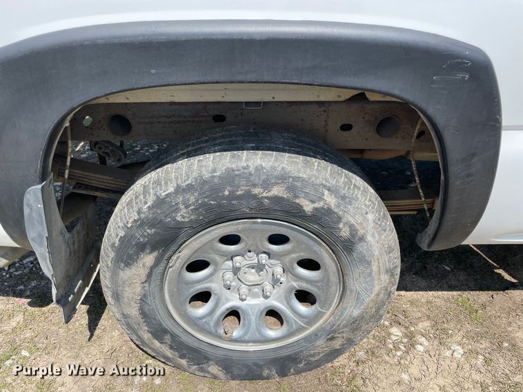 image for item MM9450 2005 Chevrolet Silverado 1500  Ext. Cab pickup truck