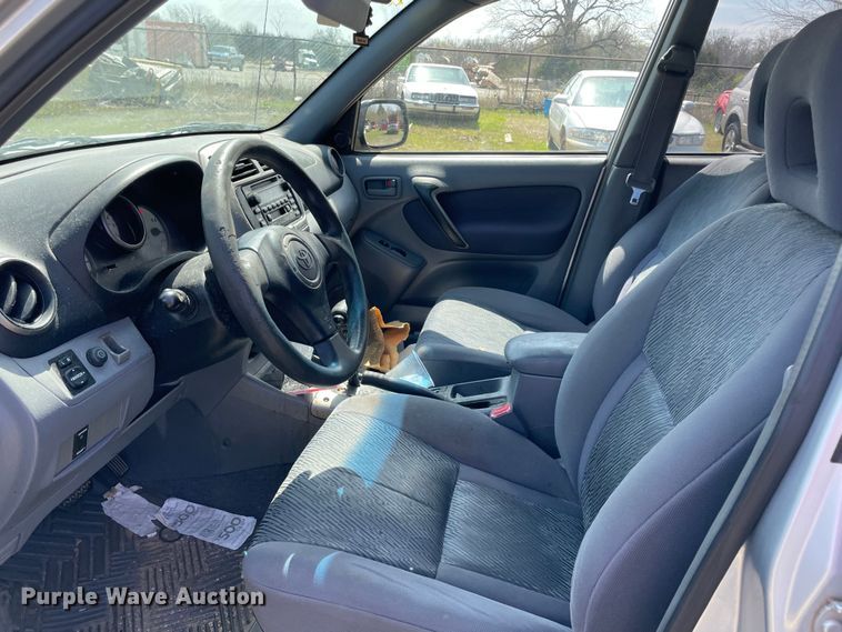 image for item MM9451 2002 Toyota Rav4 L  SUV