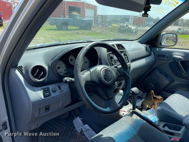 image for item MM9451 2002 Toyota Rav4 L  SUV