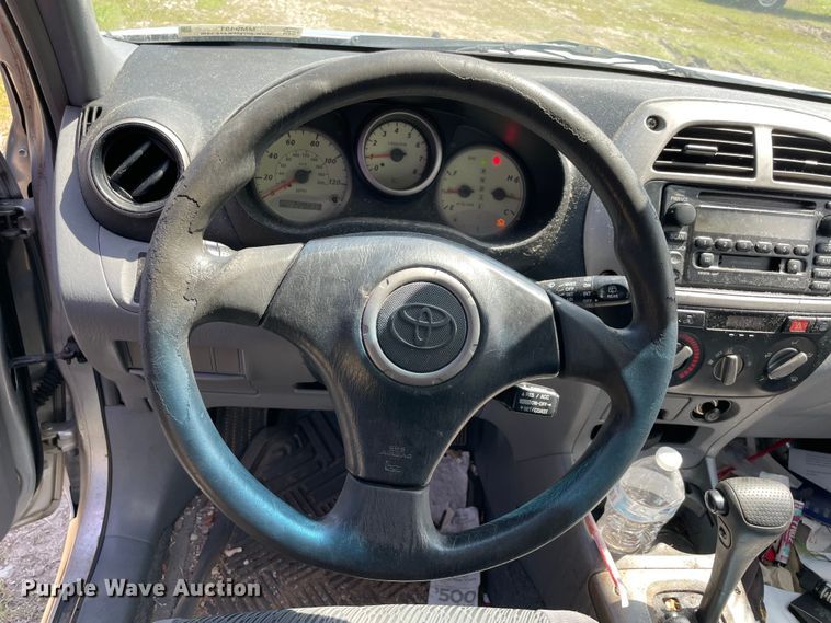 image for item MM9451 2002 Toyota Rav4 L  SUV