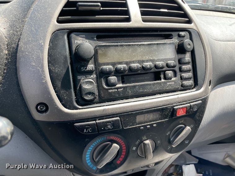 image for item MM9451 2002 Toyota Rav4 L  SUV