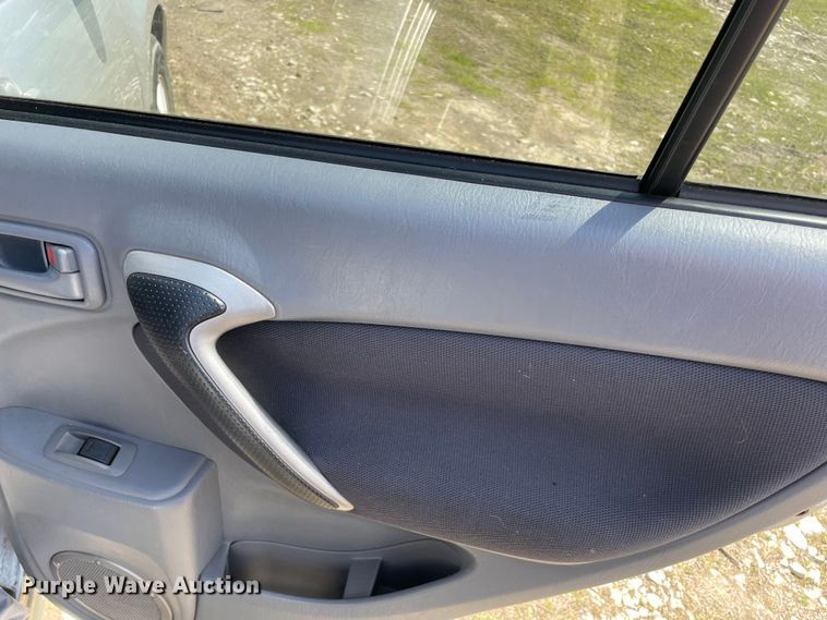 image for item MM9451 2002 Toyota Rav4 L  SUV