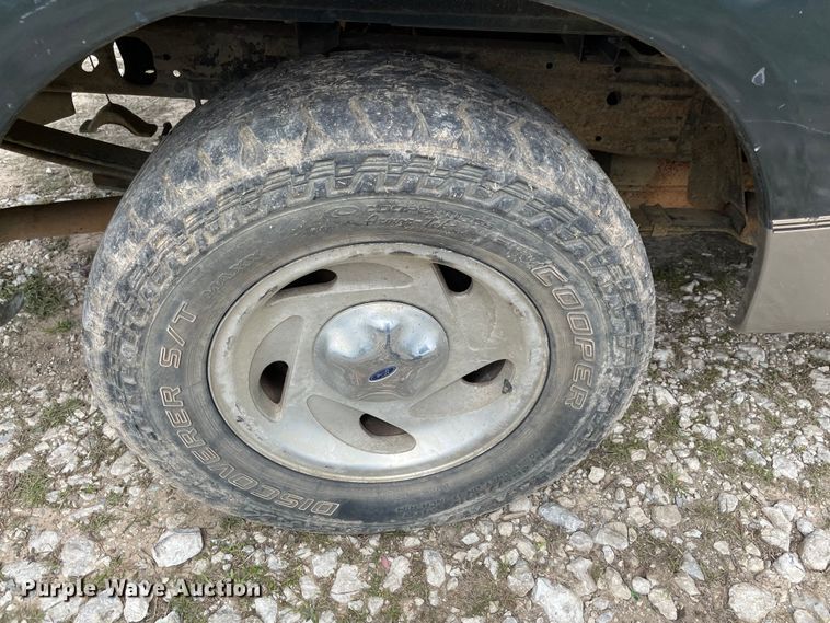 image for item MM9453 2001 Ford F150  SuperCab pickup truck