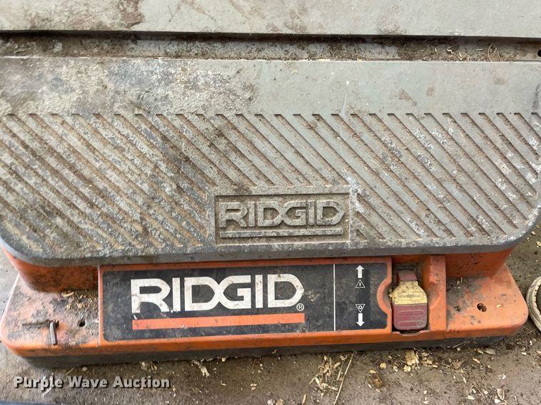 image for item MM9467 Rigid EB44242  oscillating spindle sander