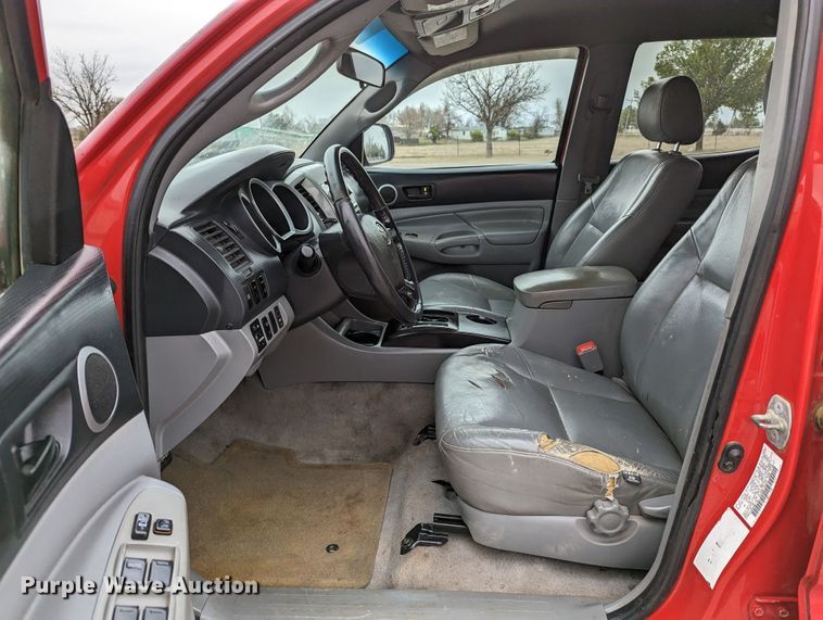 image for item MN9814 2005 Toyota Tacoma SRS  Double Cab pickup truck