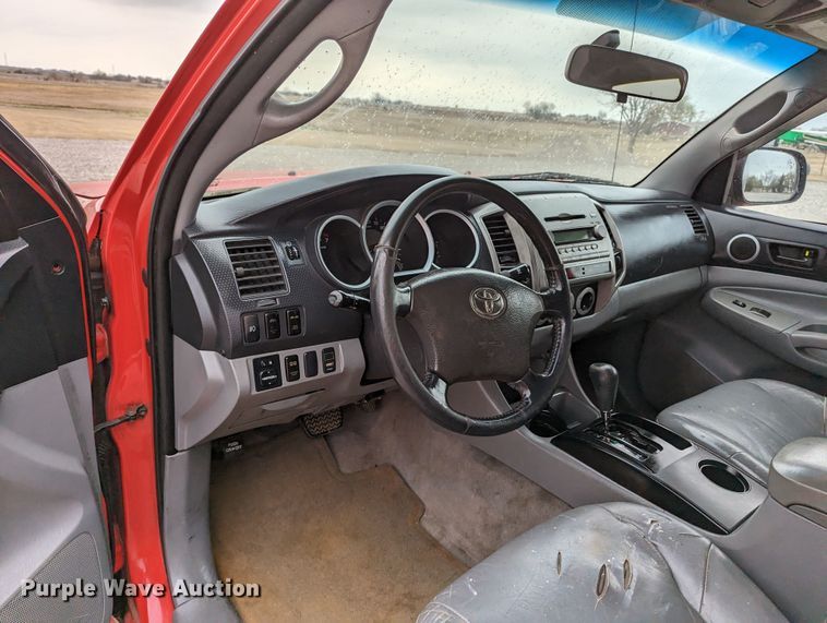 image for item MN9814 2005 Toyota Tacoma SRS  Double Cab pickup truck