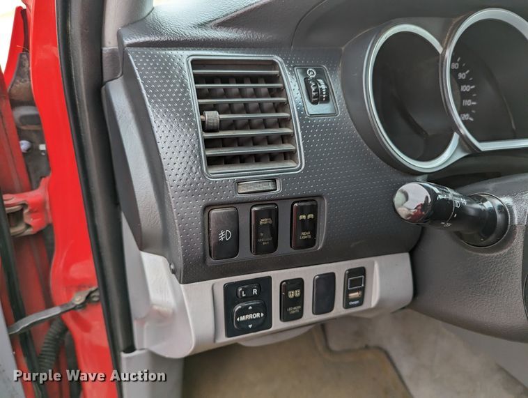 image for item MN9814 2005 Toyota Tacoma SRS  Double Cab pickup truck