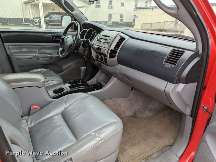 image for item MN9814 2005 Toyota Tacoma SRS  Double Cab pickup truck