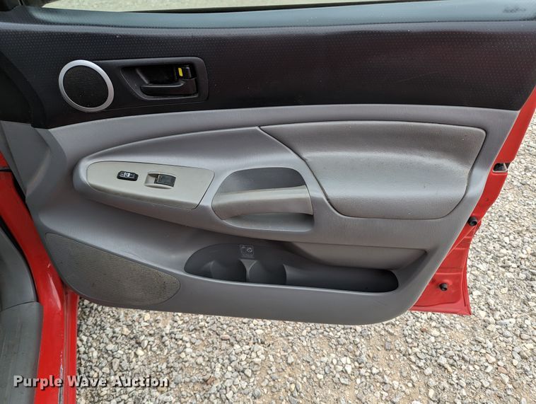 image for item MN9814 2005 Toyota Tacoma SRS  Double Cab pickup truck