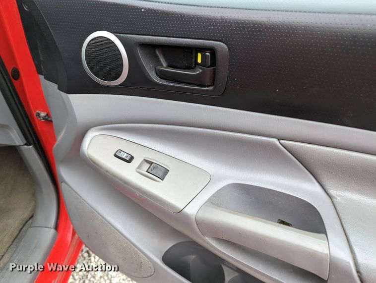 image for item MN9814 2005 Toyota Tacoma SRS  Double Cab pickup truck