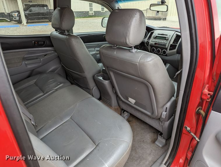 image for item MN9814 2005 Toyota Tacoma SRS  Double Cab pickup truck