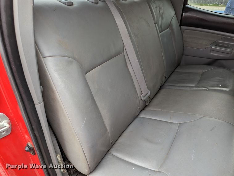 image for item MN9814 2005 Toyota Tacoma SRS  Double Cab pickup truck