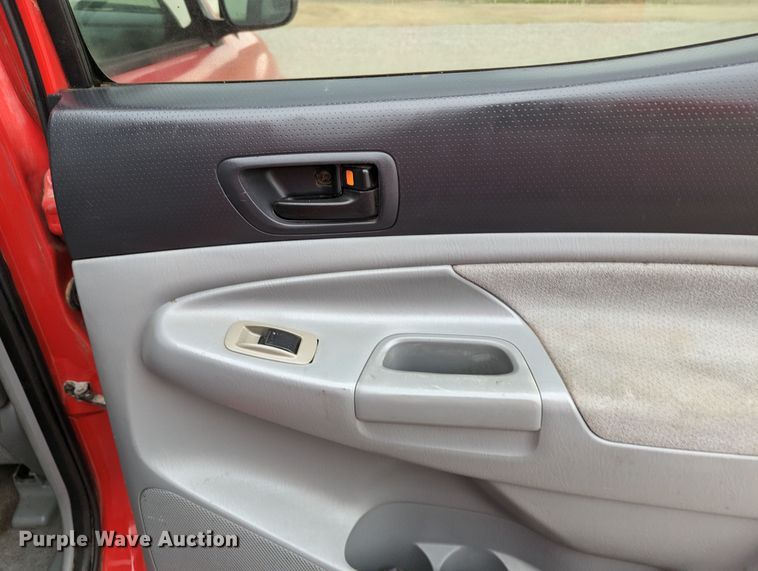 image for item MN9814 2005 Toyota Tacoma SRS  Double Cab pickup truck