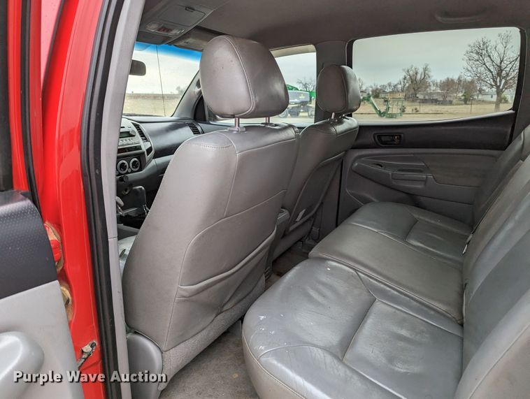 image for item MN9814 2005 Toyota Tacoma SRS  Double Cab pickup truck