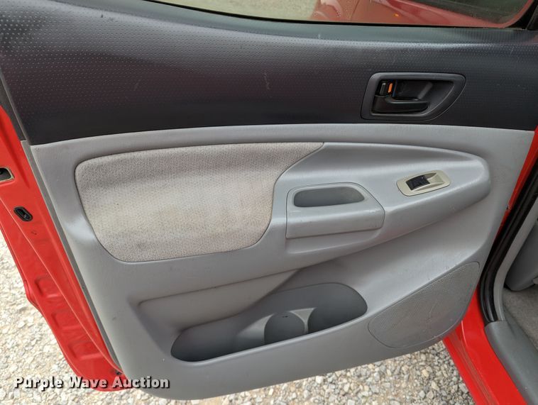 image for item MN9814 2005 Toyota Tacoma SRS  Double Cab pickup truck