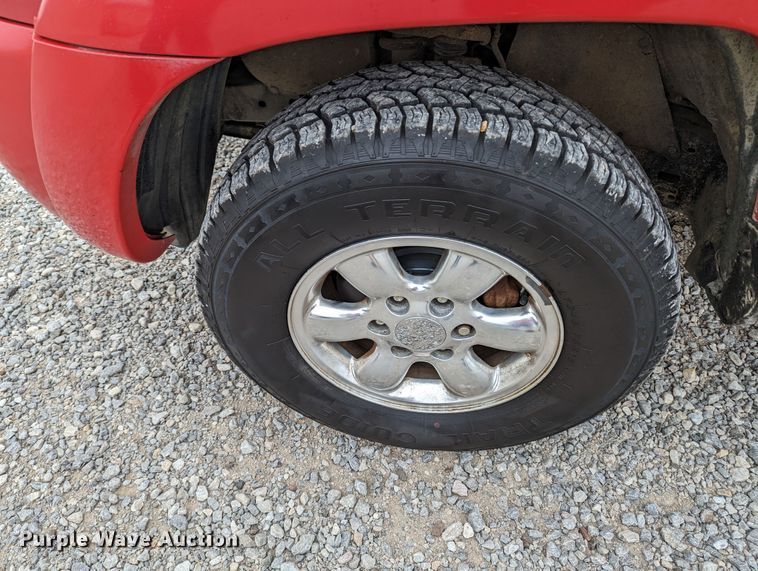 image for item MN9814 2005 Toyota Tacoma SRS  Double Cab pickup truck