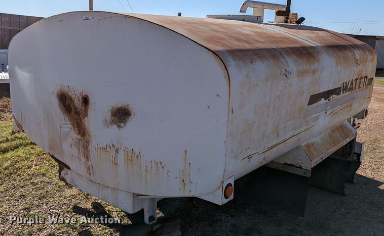 image for item MN9819 Water tank bed