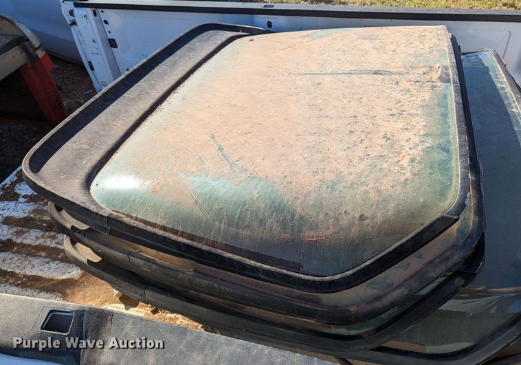image for item MN9822 (12) rear window assemblies