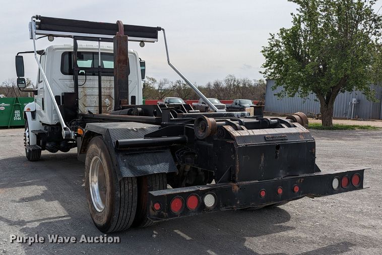 image for item MN9835 2003 International 4300  roll-off container truck