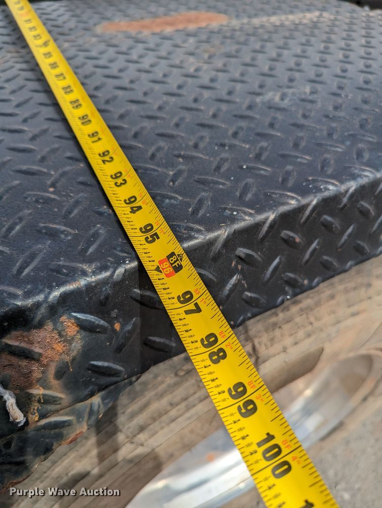 image for item MN9835 2003 International 4300  roll-off container truck