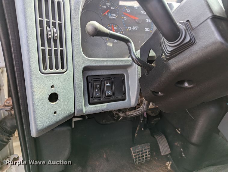 image for item MN9835 2003 International 4300  roll-off container truck