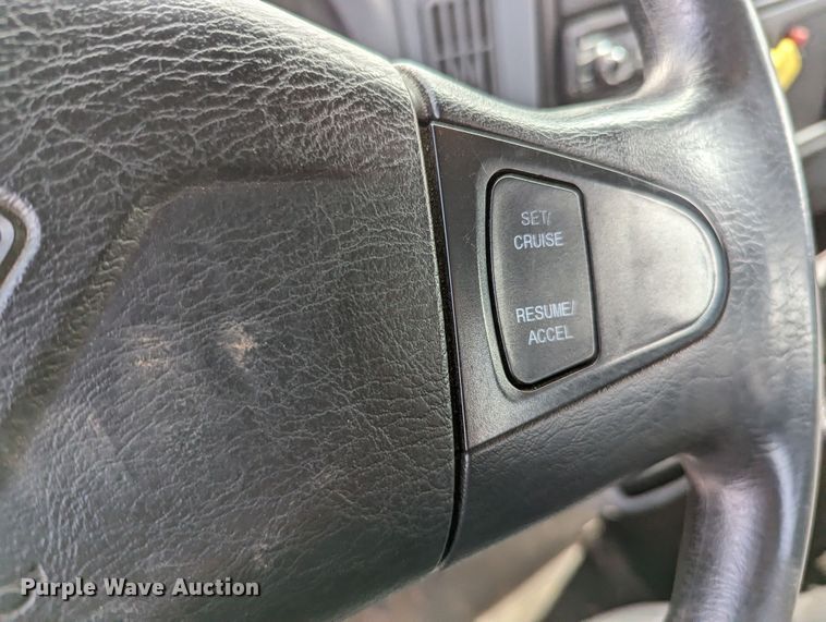 image for item MN9835 2003 International 4300  roll-off container truck