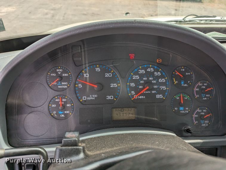 image for item MN9835 2003 International 4300  roll-off container truck