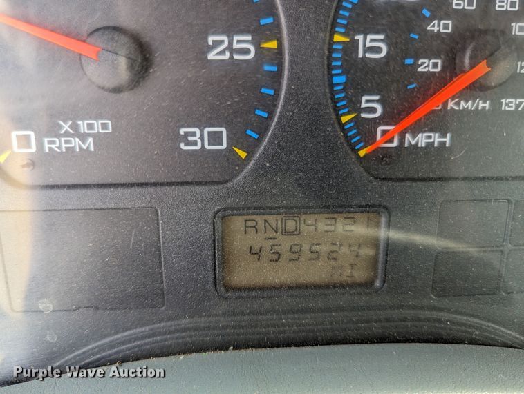 image for item MN9835 2003 International 4300  roll-off container truck