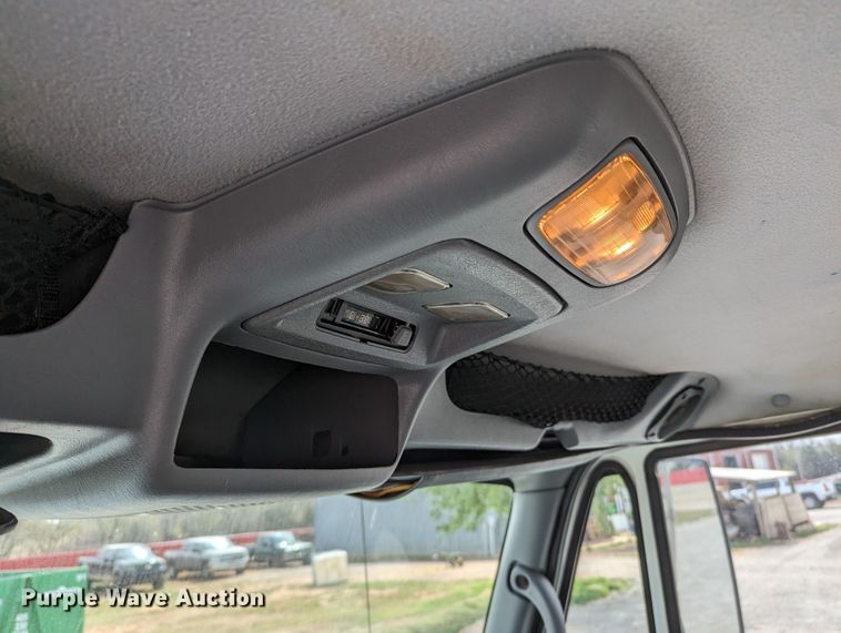 image for item MN9835 2003 International 4300  roll-off container truck