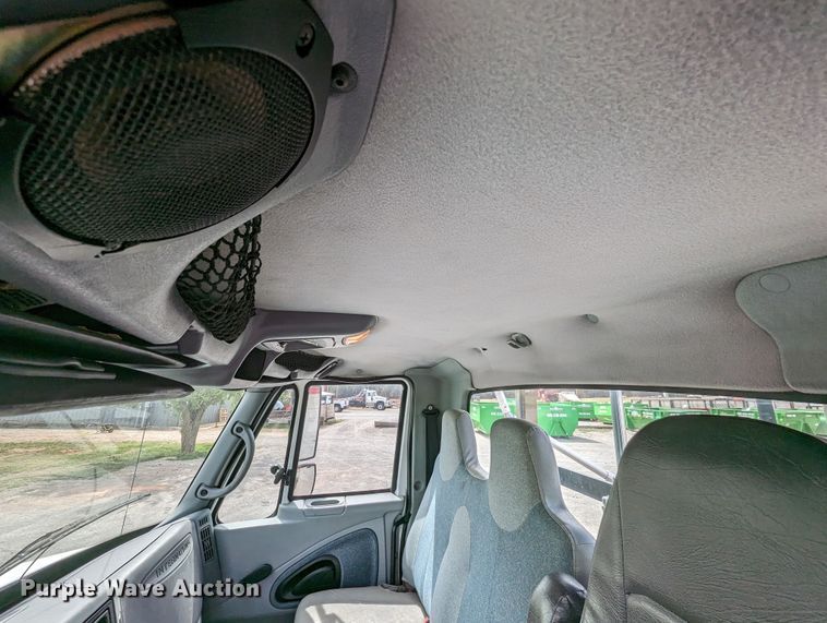 image for item MN9835 2003 International 4300  roll-off container truck