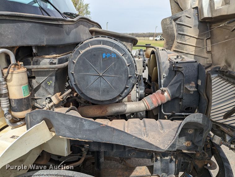 image for item MN9835 2003 International 4300  roll-off container truck