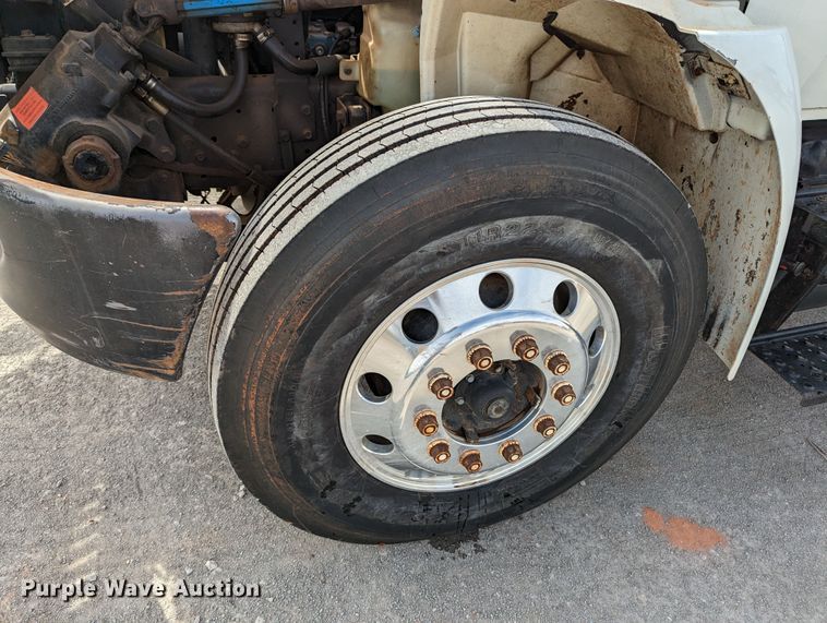 image for item MN9835 2003 International 4300  roll-off container truck