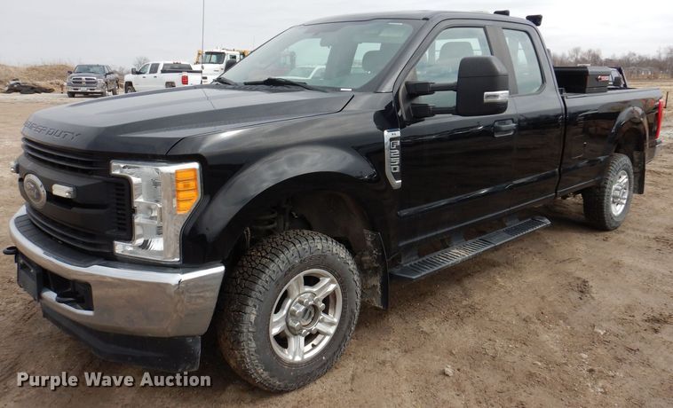 image for item MO9550 2017 Ford F250 Super Duty XL  SuperCab pickup truck