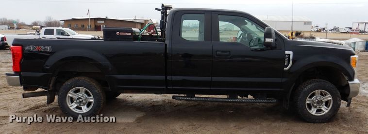 image for item MO9550 2017 Ford F250 Super Duty XL  SuperCab pickup truck