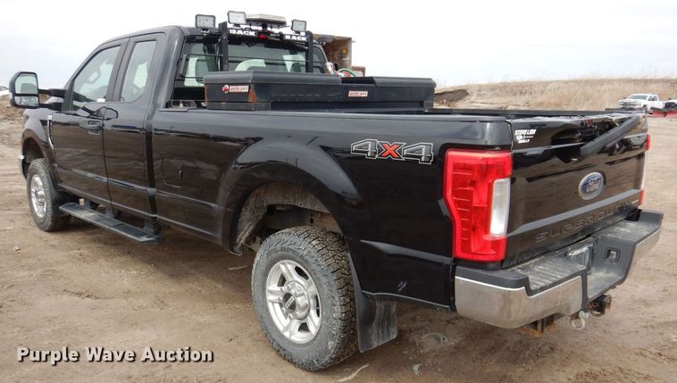 image for item MO9550 2017 Ford F250 Super Duty XL  SuperCab pickup truck