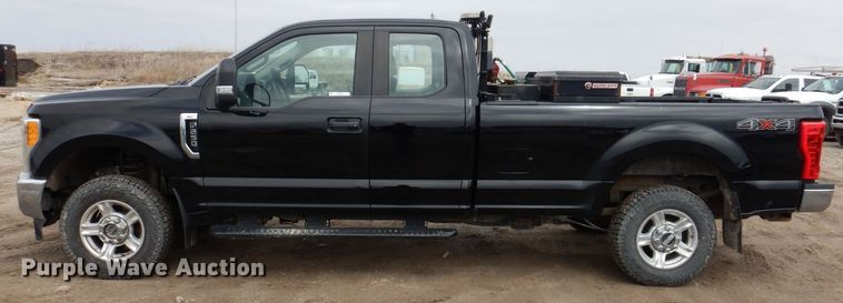 image for item MO9550 2017 Ford F250 Super Duty XL  SuperCab pickup truck