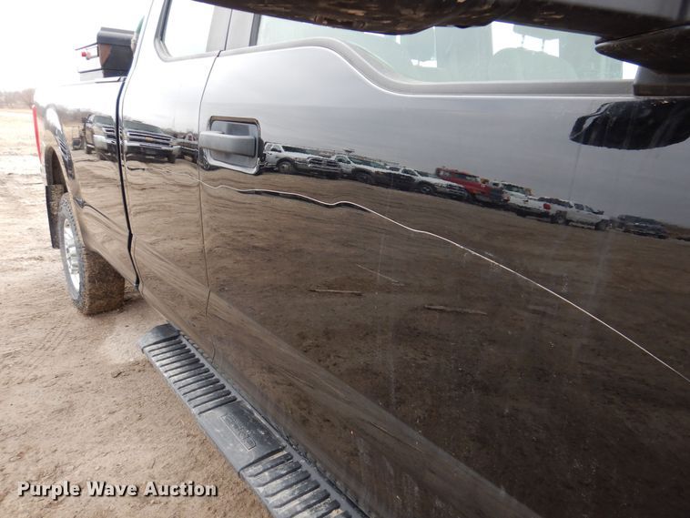 image for item MO9550 2017 Ford F250 Super Duty XL  SuperCab pickup truck